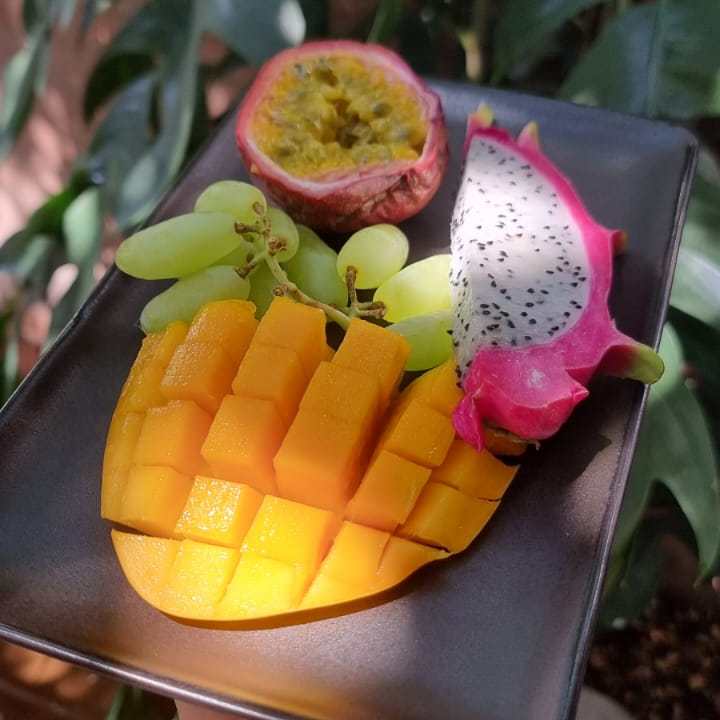 scrambled eggs with toast, butter and jam