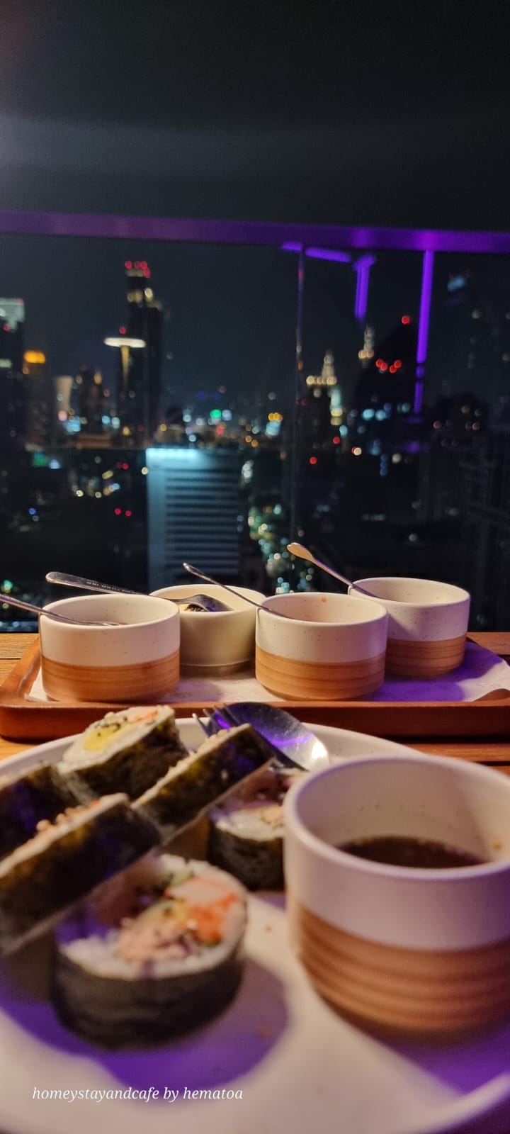 Rooftop bars in Bangkok – enjoy stunning views and delicious cocktails at the best bars in the city.