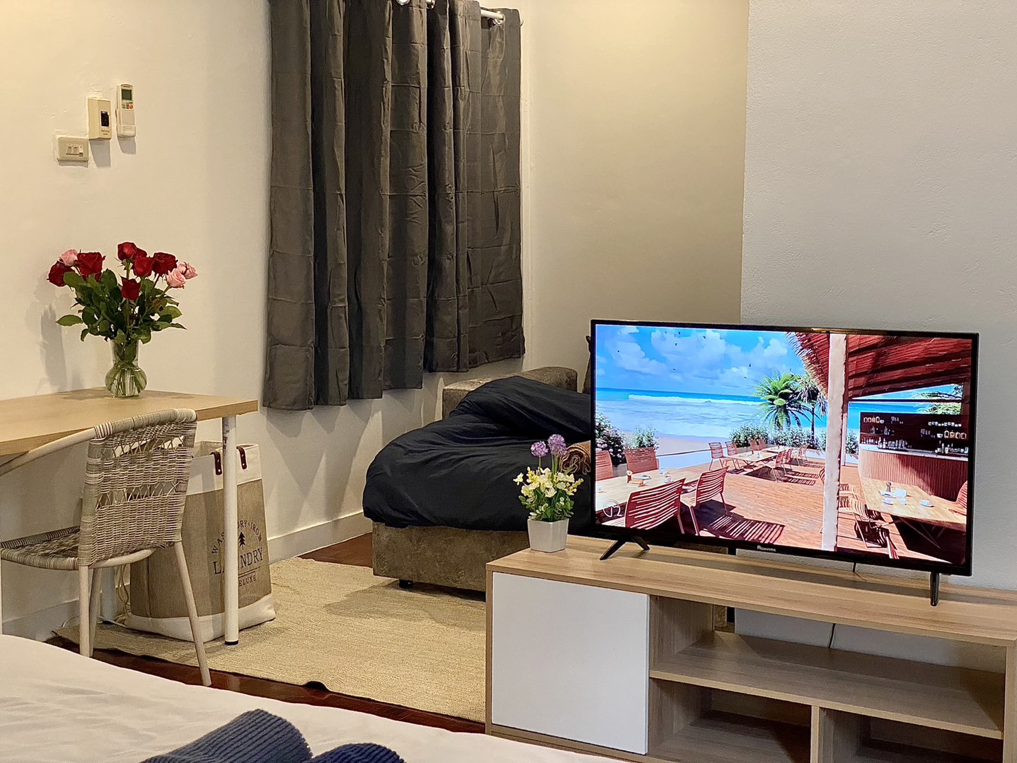 "Gemütliches Boutique-Hotel in Bangkok – Homey Stay and Café by Hematoa, hundefreundlich mit stilvollen Zimmern und Café im Erdgeschoss."